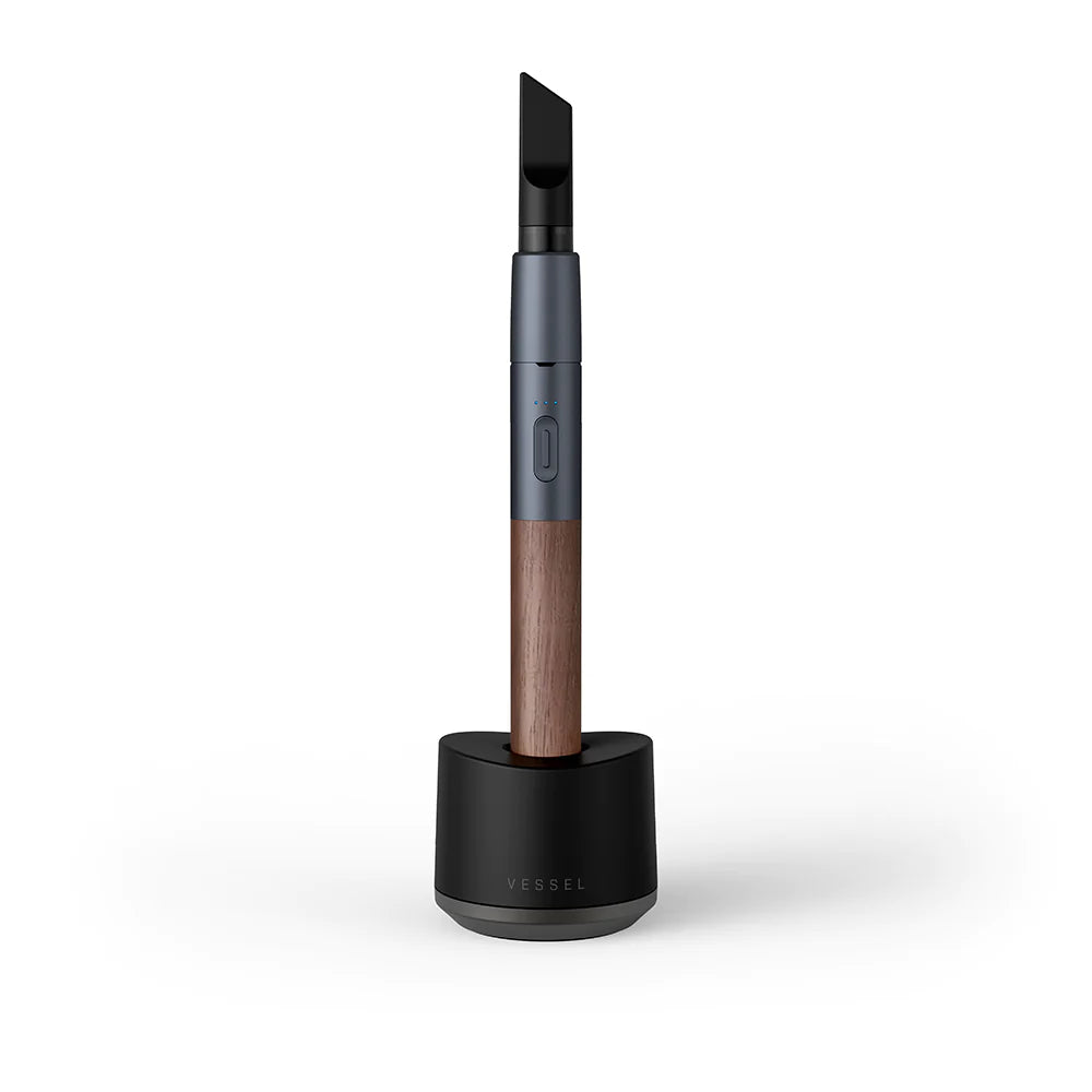 Vessel Craftsman vape pen with the charging dock.
